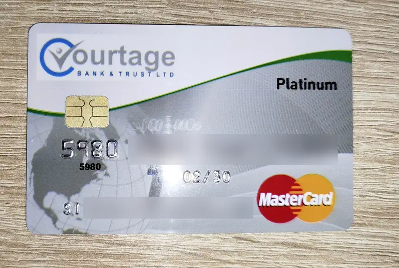Die vermeintliche echte Kreditkarte der Courtage Bank